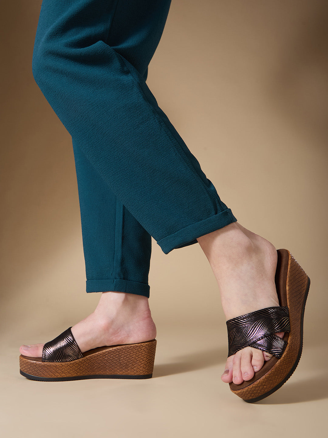 Minimalist Women Antique Textured Wedge Heels