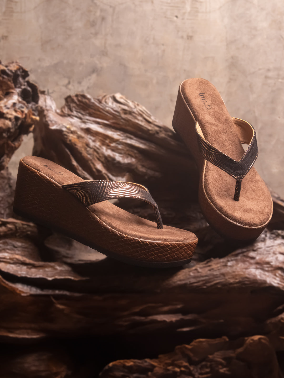 Minimalist Women Antique-Toned Striped Embellished Wedge Heels