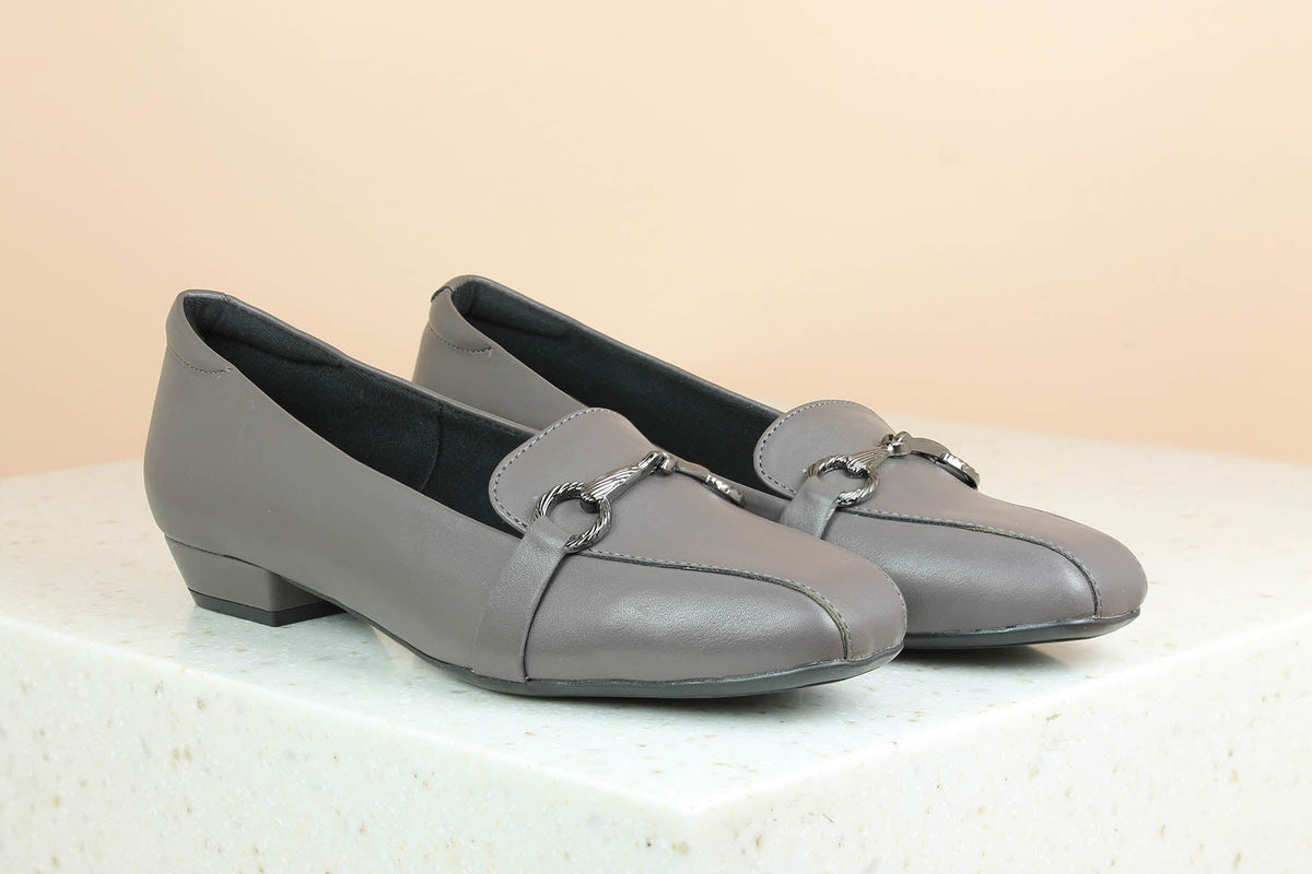 Minimalist Womens Grey Casual Solid Round Toe Block Heel Moccasin