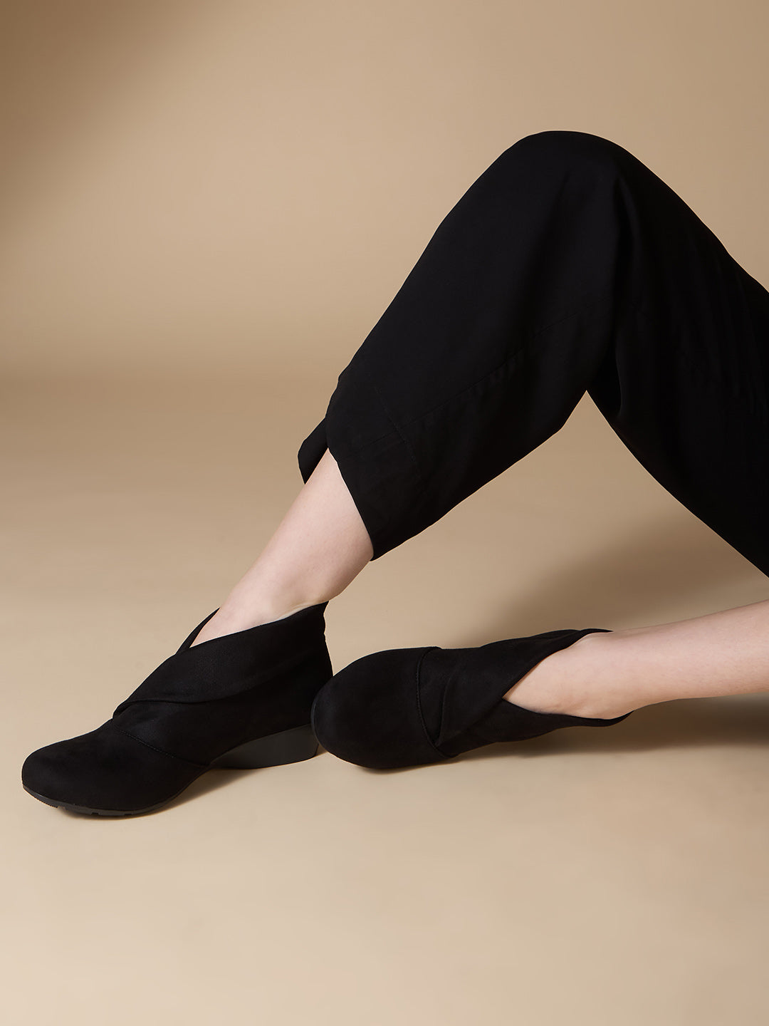 Minimalist Women Black Wedge Heel Regular Boots