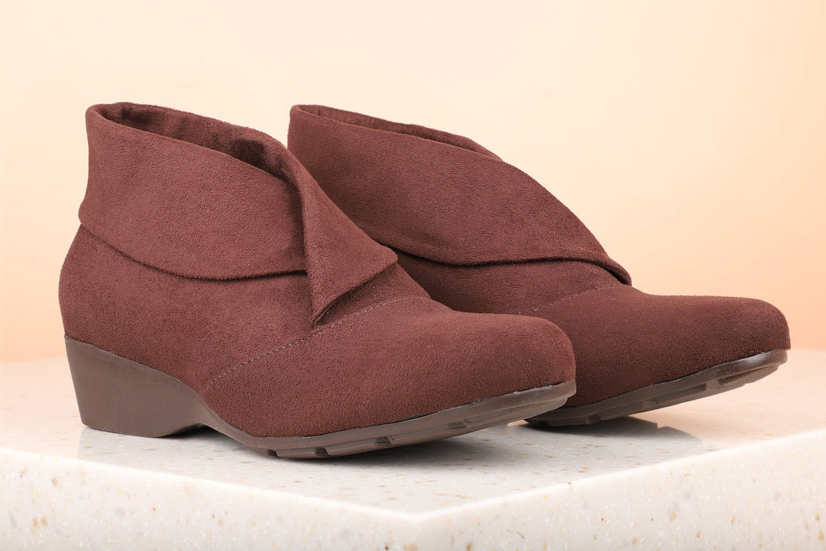 Minimalist Women Brown Wedge Heel Regular Boots