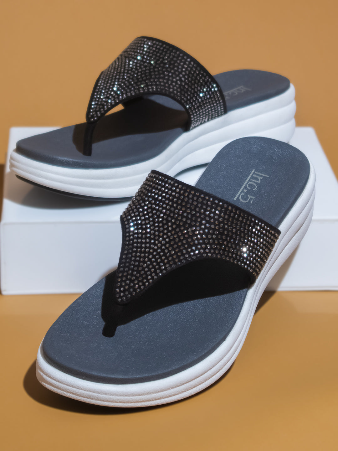 Minimalist Women Black Embellished Comfort Heels