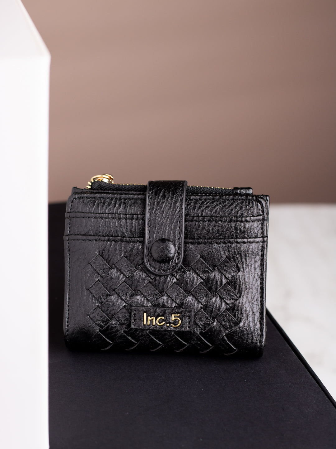 Minimalist Women Casual Black Textured Wallet With Push Lock