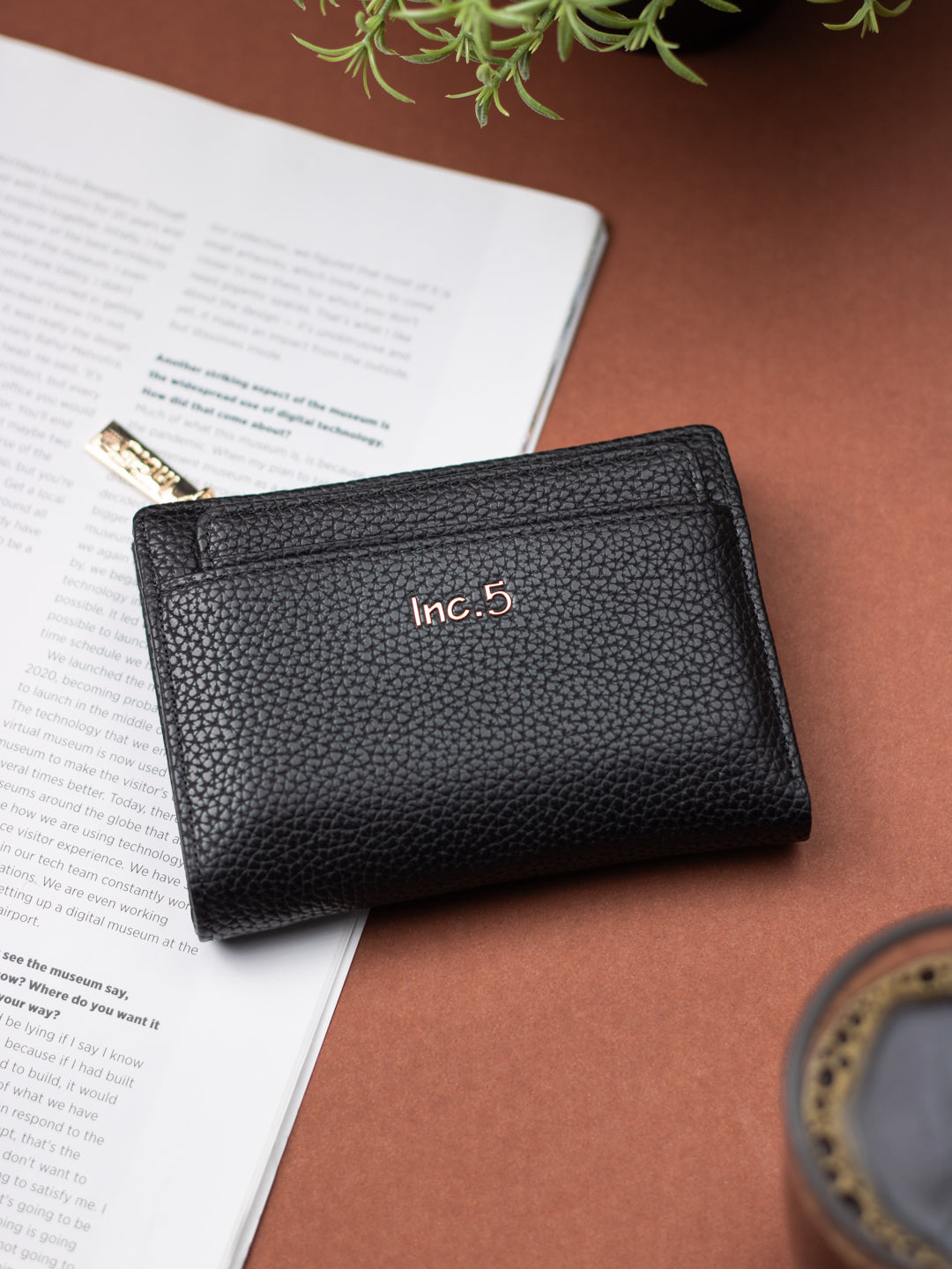 Minimalist Womens Black Casual Textured Wallet With Magnet Lock