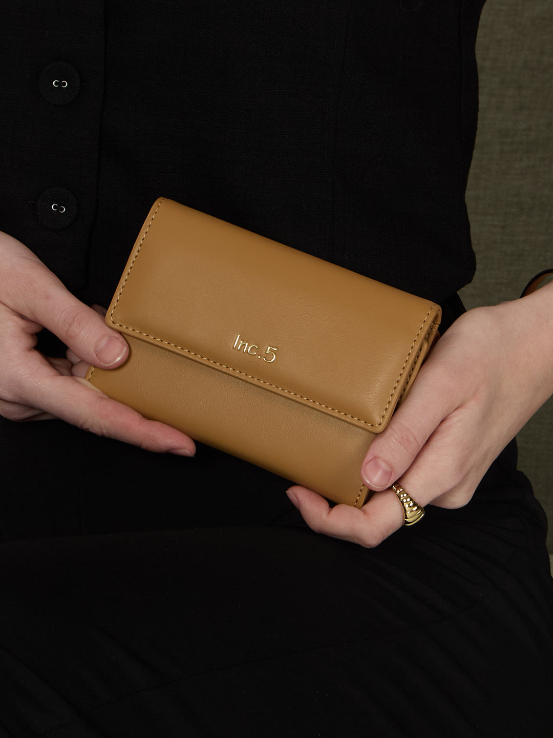 Minimalist Womens Tan Casual Wallet With Magnet Lock