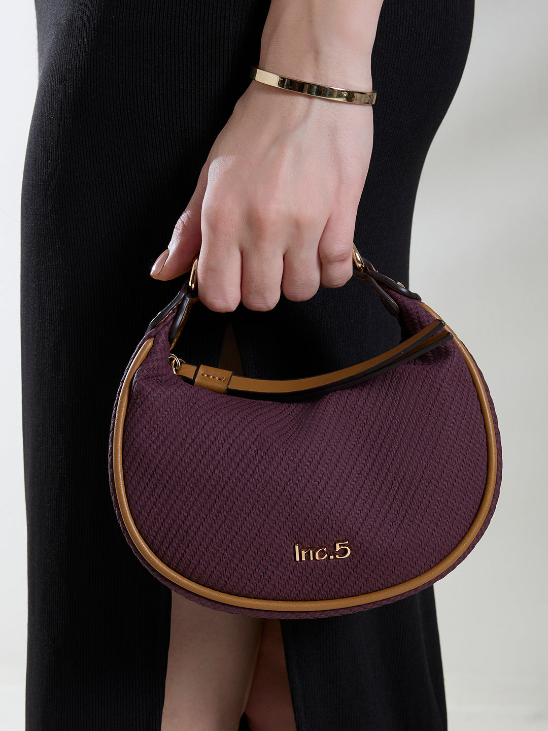 Minimalist Womens Burgundy Shoulder Bag With Others Lock For Party Use