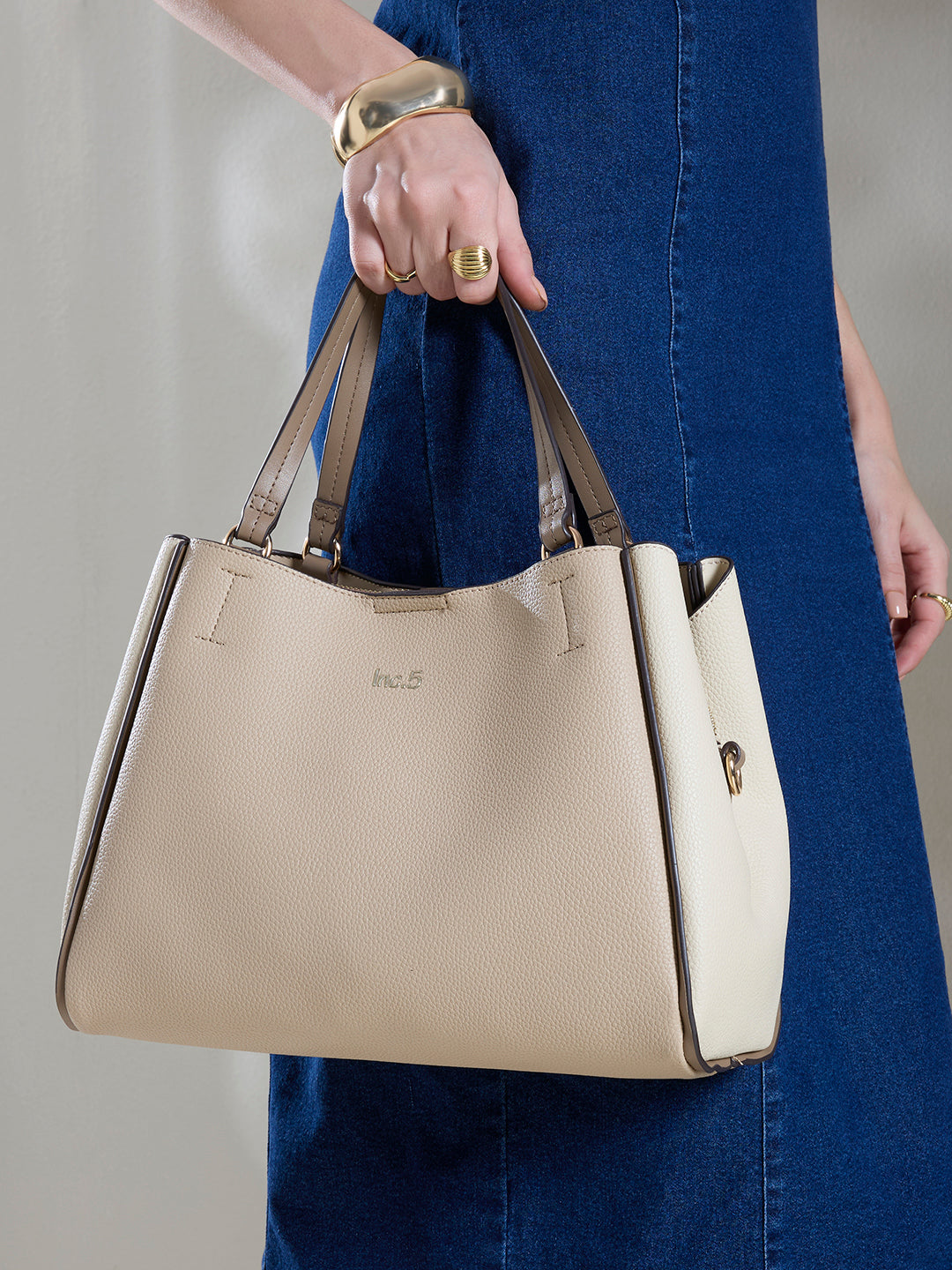 Minimalist Womens Beige Shoulder Bag With Zipper Lock For Party Use