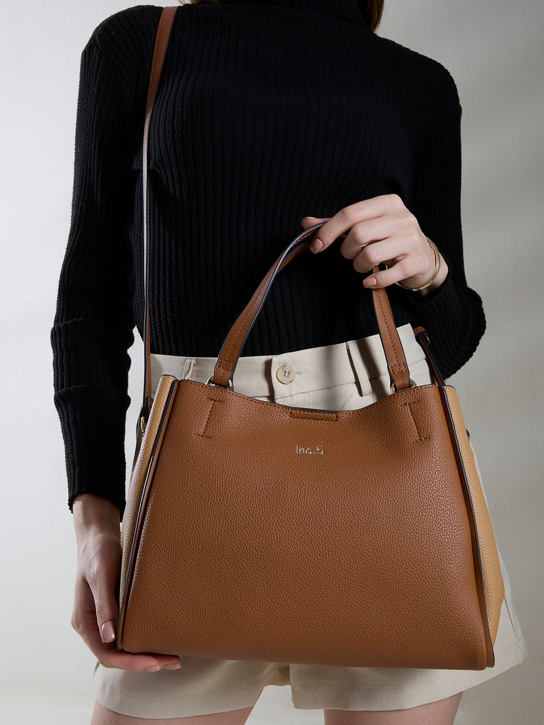 Minimalist Womens Tan Shoulder Bag With Zipper Lock For Party Use