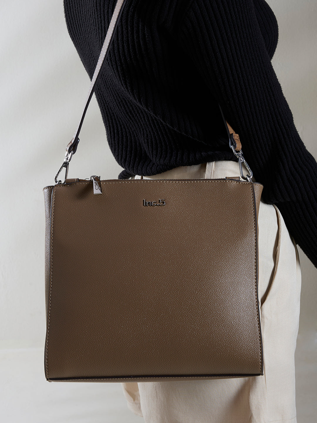 Minimalist Womens Taupe Shoulder Bag With Zip Lock For Party Use
