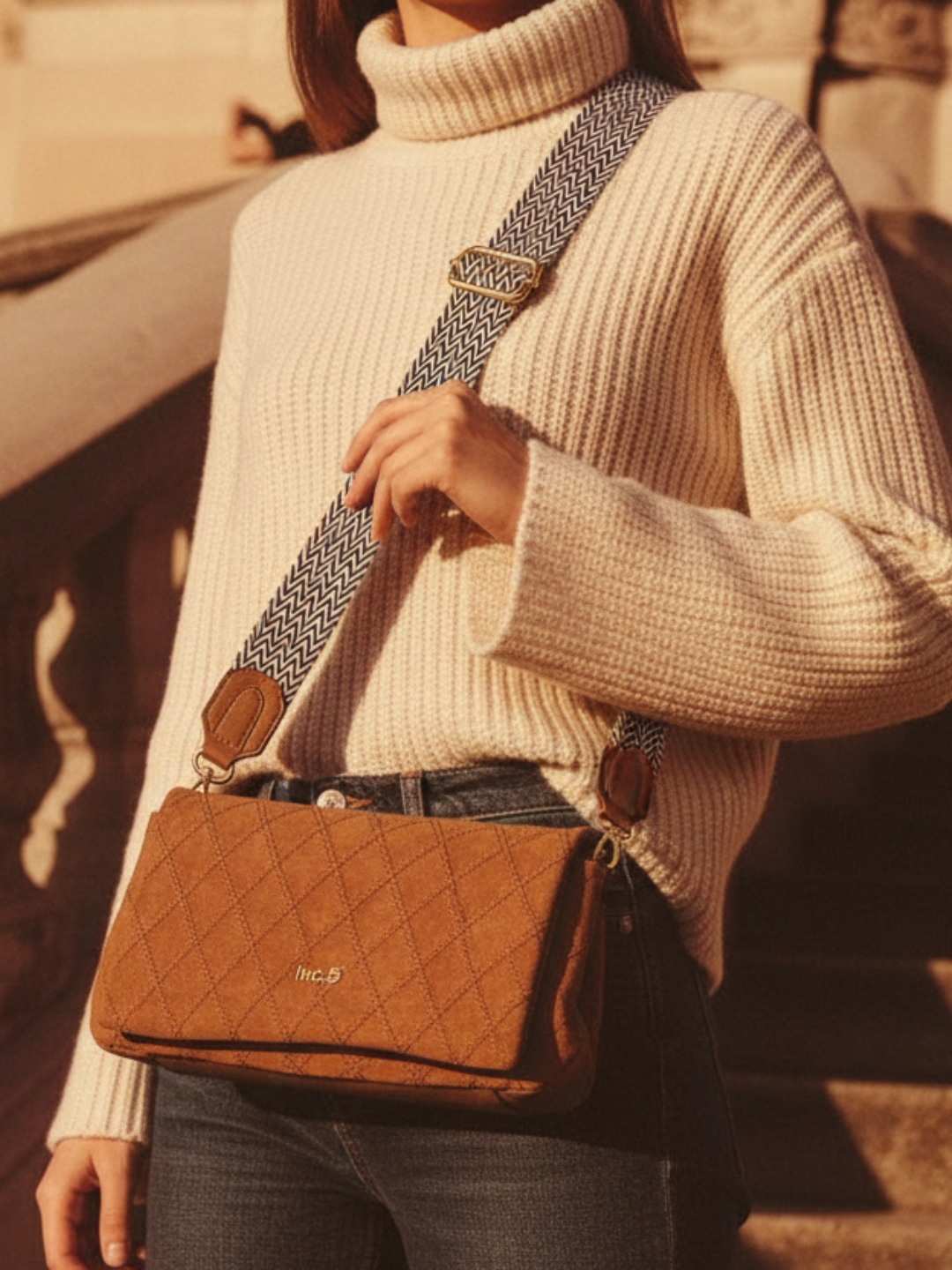 Minimalist Womens Brown Shoulder Bag With Magnet Button Lock For Party