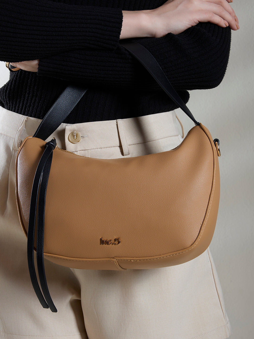 Minimalist Womens Tan Shoulder Bag With Zip Lock For Party Use
