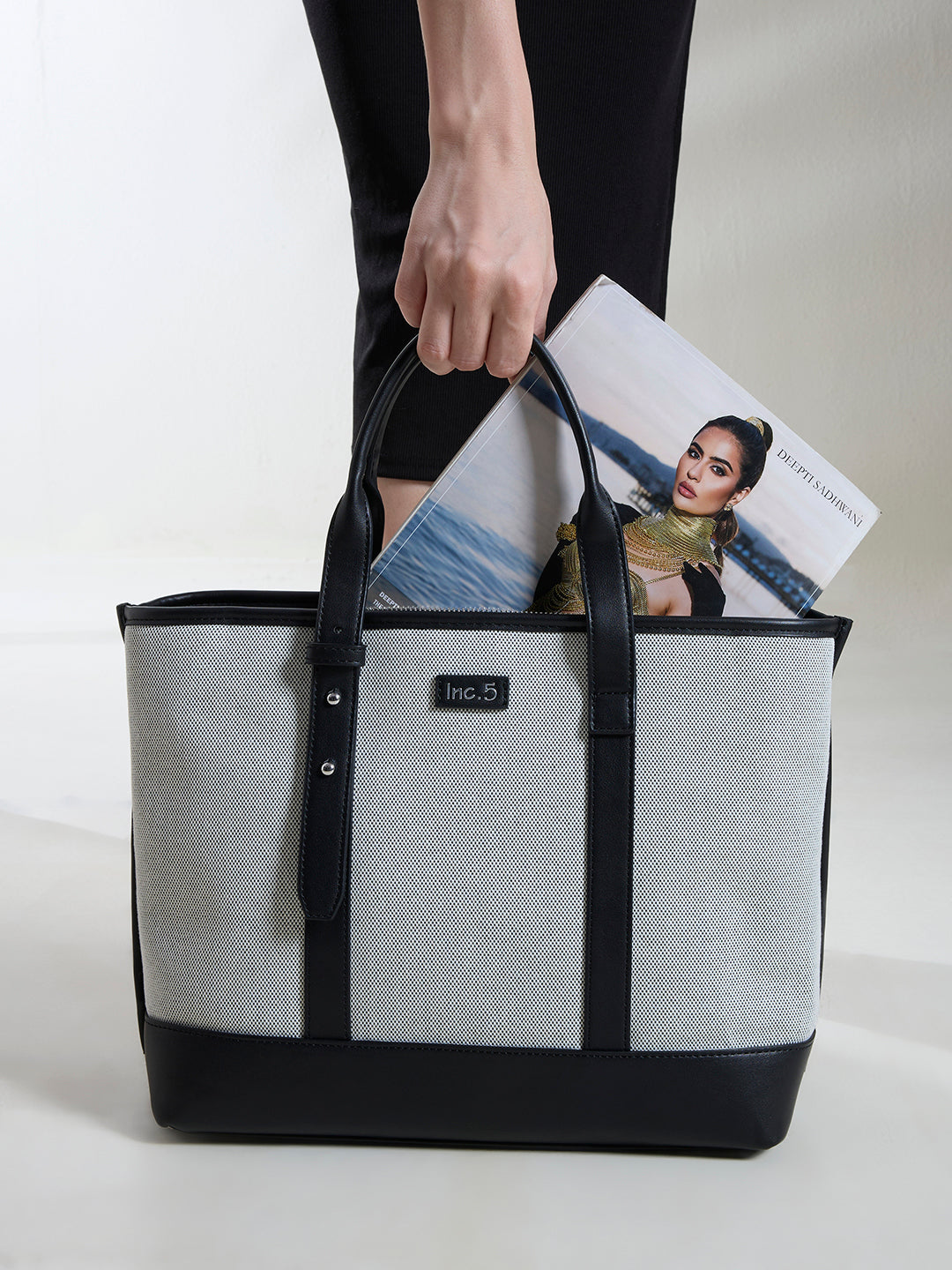 Minimalist Womens Black Shoulder Bag Zip Lock For Casual Use